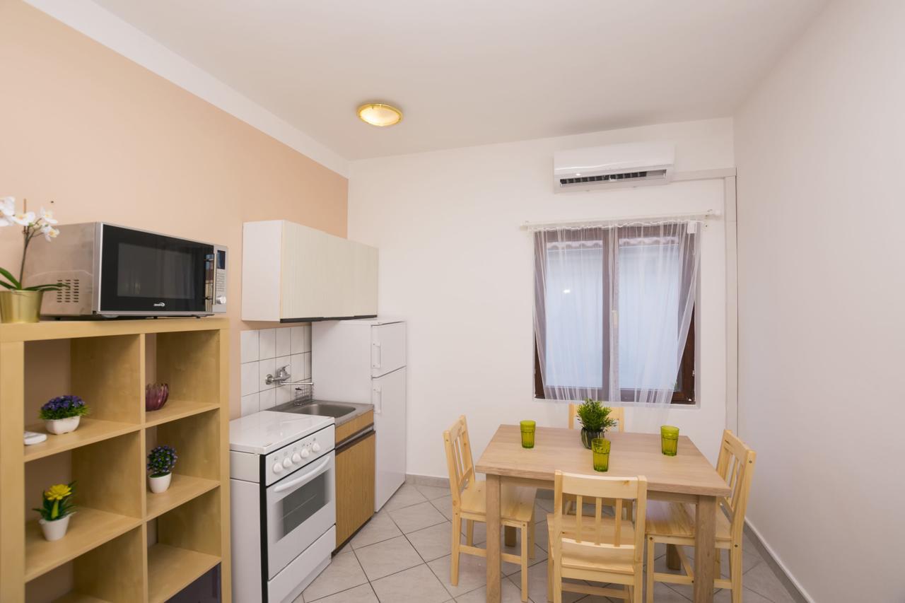 Apartments Katarina Pirovac Exterior foto